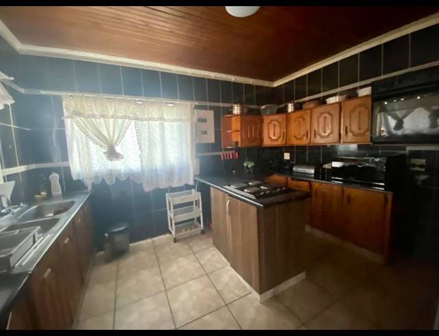 3 BEDROOM HOUSE FOR SALE IN VANDERBIJLPARK CW 5
